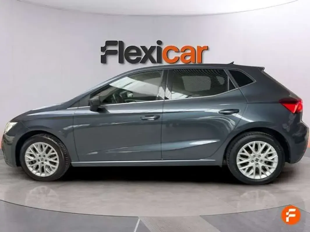 Usado Seat Ibiza XCELLENCE 116 CV (85 kW) 2024 Gris Utilitario