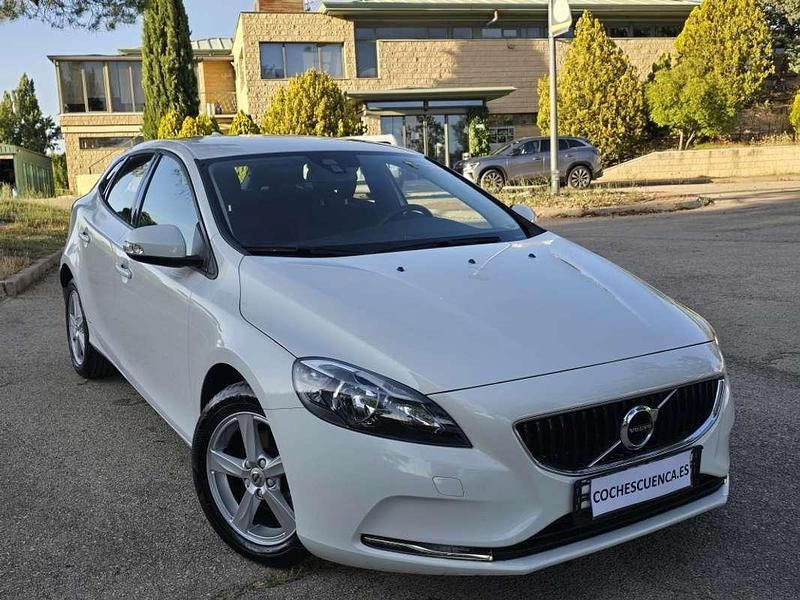 Usado Volvo V40 Inscription 120 CV (88 kW) 2017 Blanco Utilitario