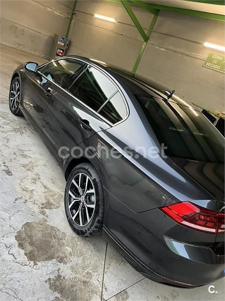 Negro Usado 2019 VW Passat Berlina | 15.400 € (Buen precio) - Imagen 1/2