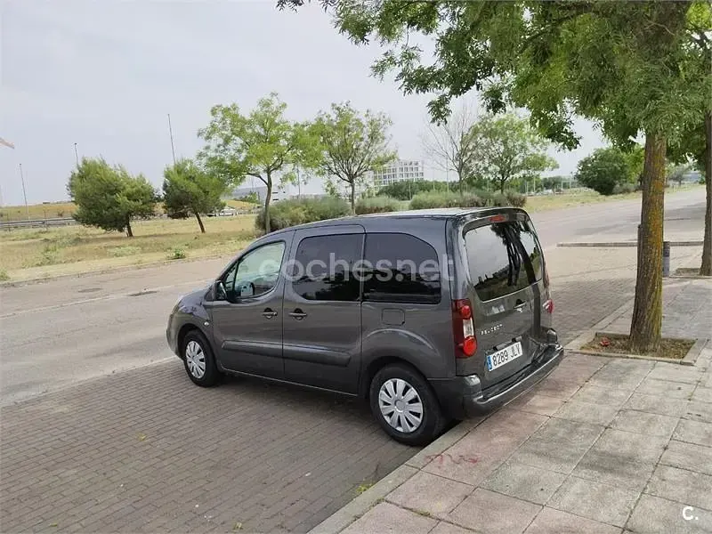Usado Peugeot Partner Tepee Style 100 CV (73 kW) 2016 Gris / plata Monovolumen