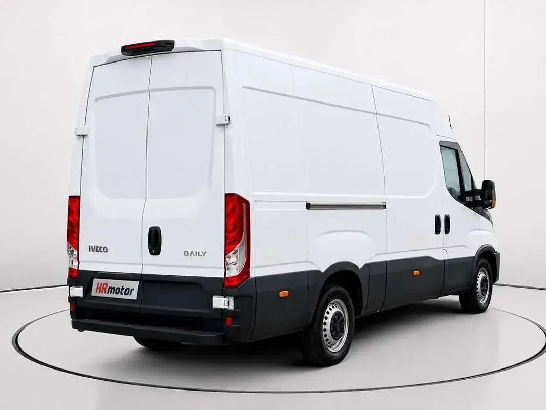 Usado Iveco Daily 136 CV (100 kW) 2022 Blanco Van