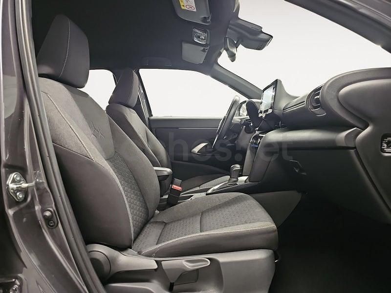 Usado Toyota Yaris Cross Active 130 CV (95 kW) 2025 Gris / plata SUV