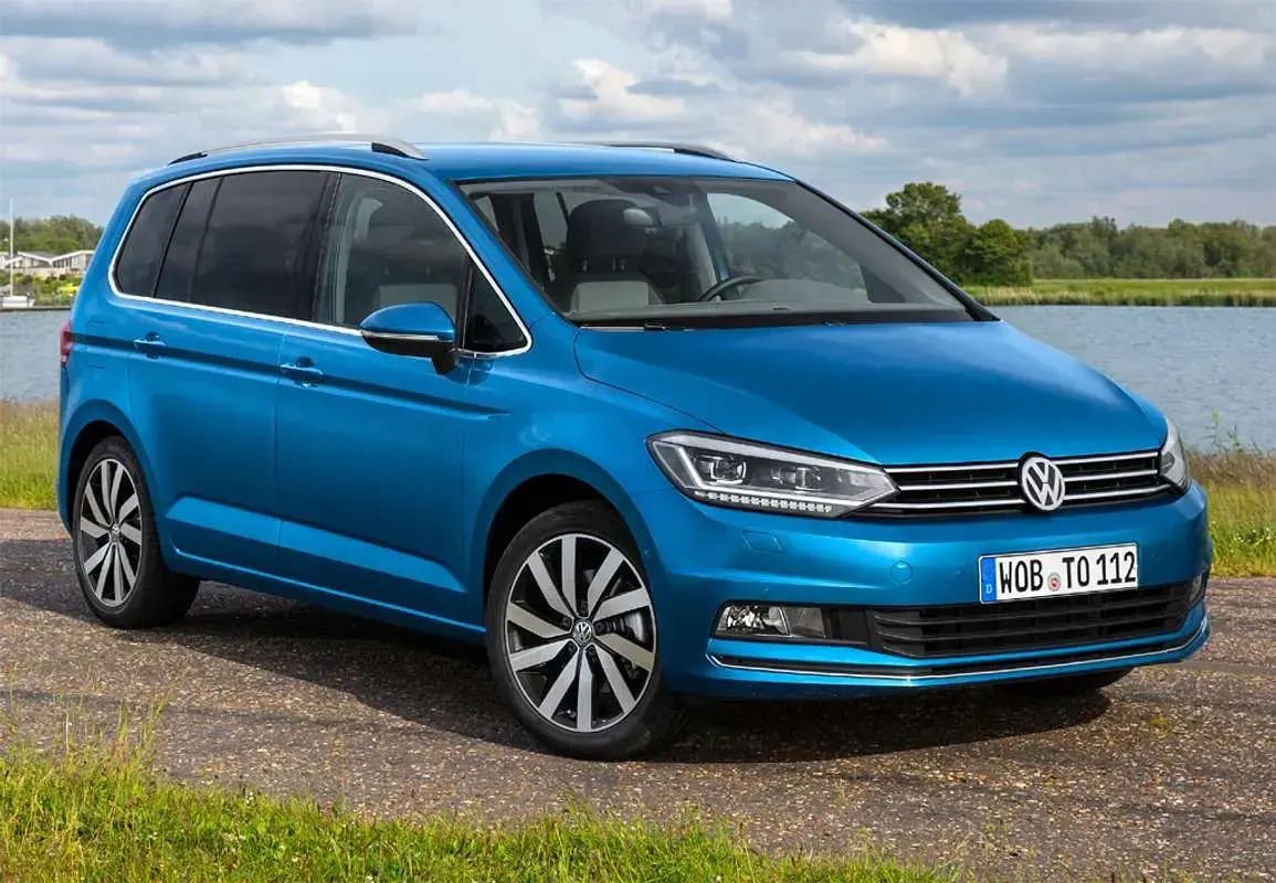 Usado VW Touran Advance 150 CV (110 kW) 2018 Negro Monovolumen