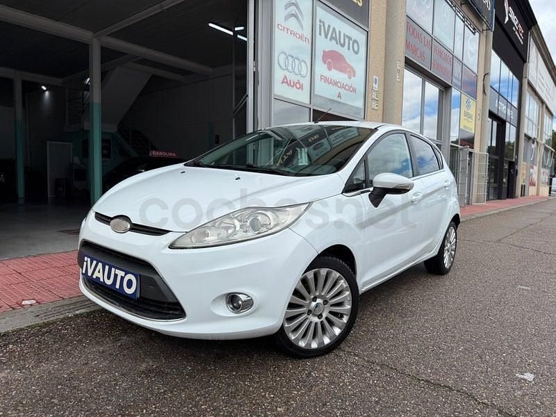 Usado Ford Fiesta Trend 95 CV (69 kW) 2010 Blanco Utilitario