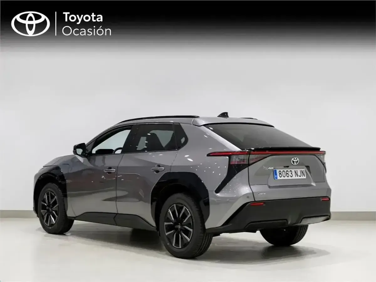 Usado Toyota bZ4X Advance 164 kW (224 CV) 2025 Gris SUV