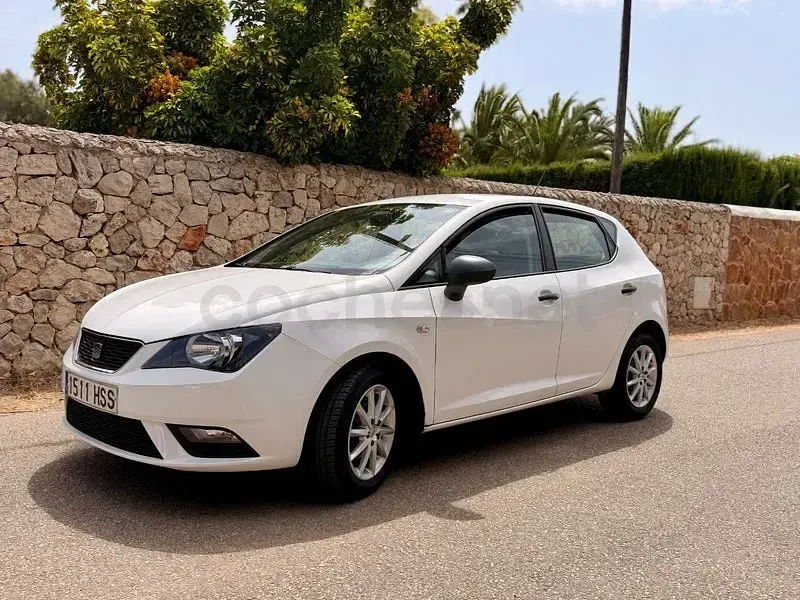 Usado Seat Ibiza Reference 70 CV (51 kW) 2013 Blanco Berlina