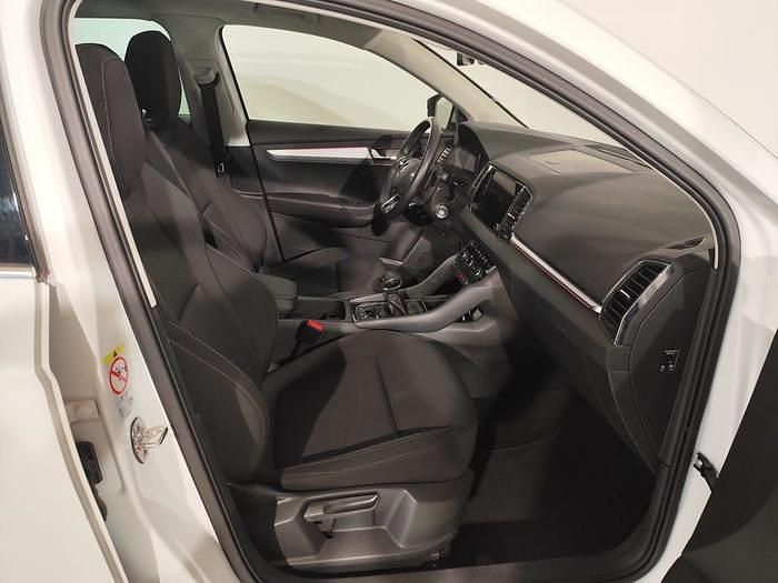 Usado Skoda Karoq Ambition 150 CV (110 kW) 2024 Blanco SUV