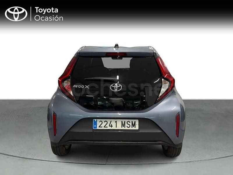 Usado Toyota Aygo X Play 72 CV (52 kW) 2024 Gris / plata SUV