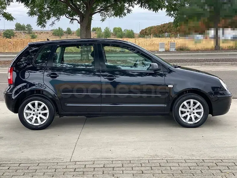 Usado VW Polo Trendline 100 CV (73 kW) 2005 Negro Utilitario