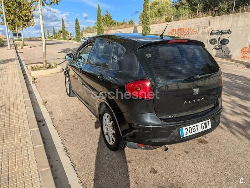 Usado Seat Altea Reference 105 CV (77 kW) 2010 Negro Monovolumen