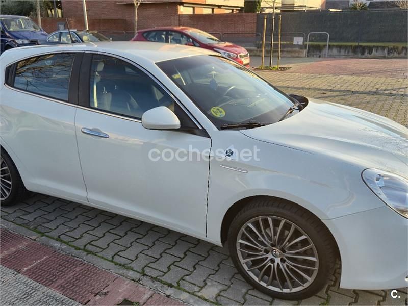 Usado Alfa Romeo Giulietta Distinctive 105 CV (77 kW) 2015 Blanco Berlina