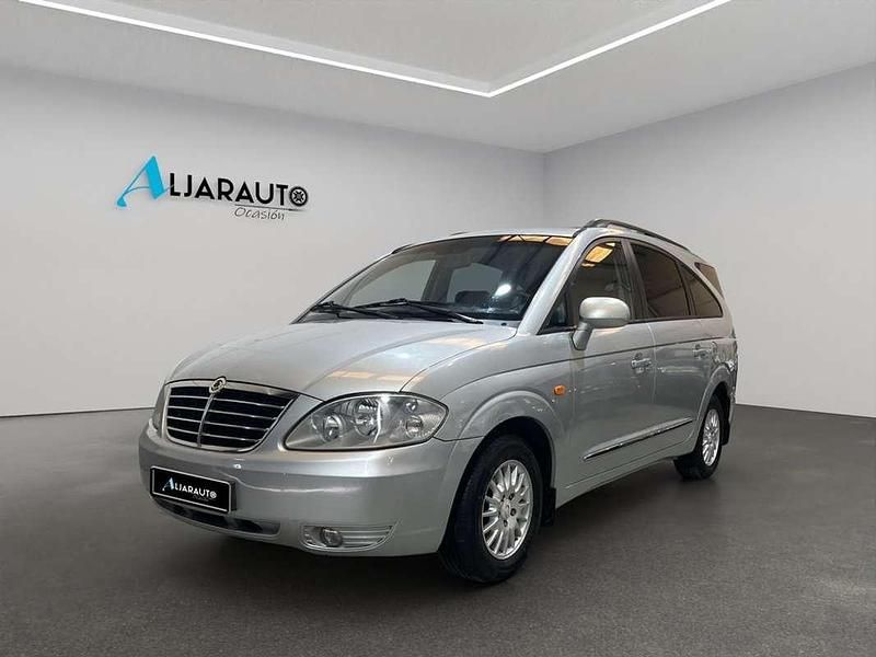 Usado Ssangyong (KGM) Rodius 165 CV (121 kW) 2010 Gris Monovolumen