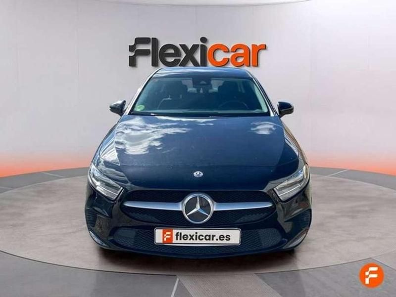Usado Mercedes A180 136 CV (100 kW) 2020 Negro Utilitario
