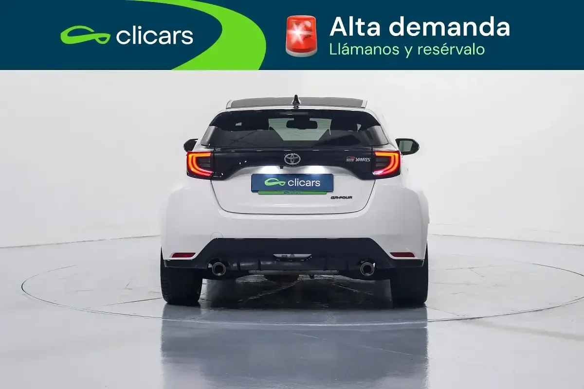 Usado Toyota Yaris 261 CV (191 kW) 2021 Blanco Utilitario