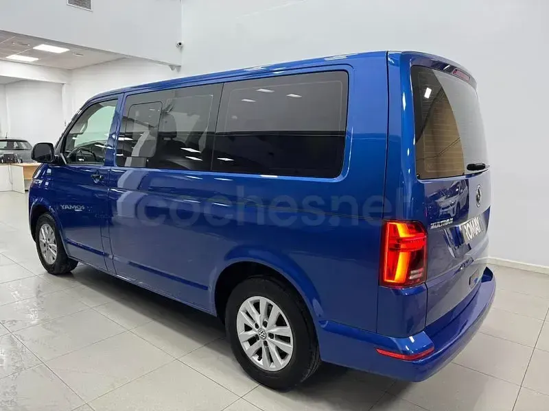 Usado VW Multivan 110 CV (80 kW) 2020 Azul Monovolumen