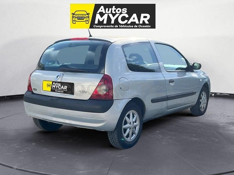Usado Renault Clio II Privilege 75 CV (55 kW) 2004 Gris / plata Berlina