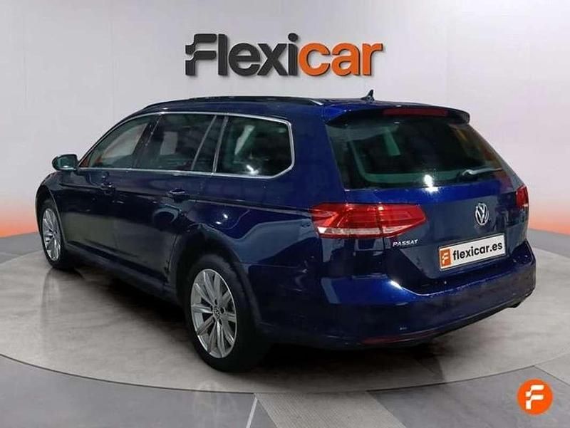 Usado VW Passat Advance 120 CV (88 kW) 2017 Azul Familiar