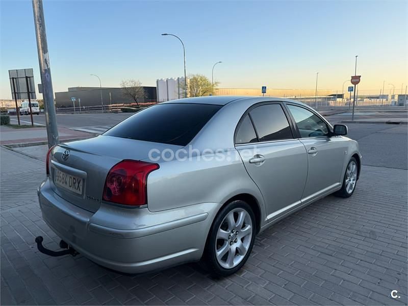 Usado Toyota Avensis Executive 147 CV (108 kW) 2005 Gris / plata Berlina