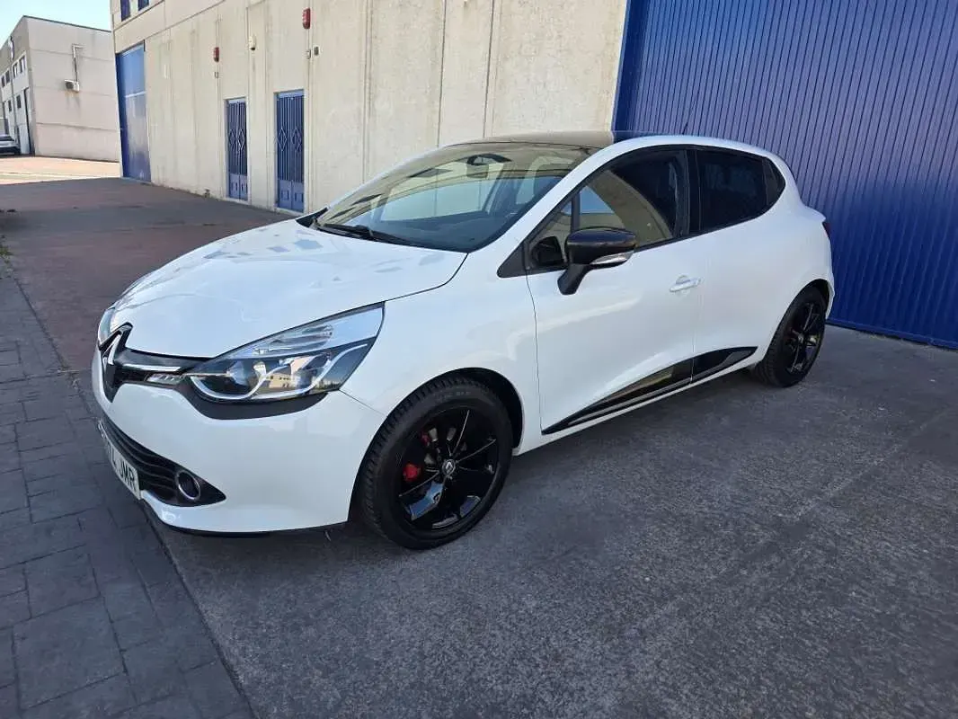 Usado Renault Clio Authentique 73 CV (53 kW) 2016 Blanco Utilitario