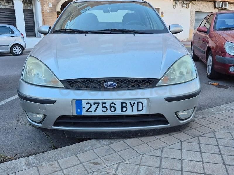Usado Ford Focus Ambiente 90 CV (66 kW) 2002 Gris / plata Berlina