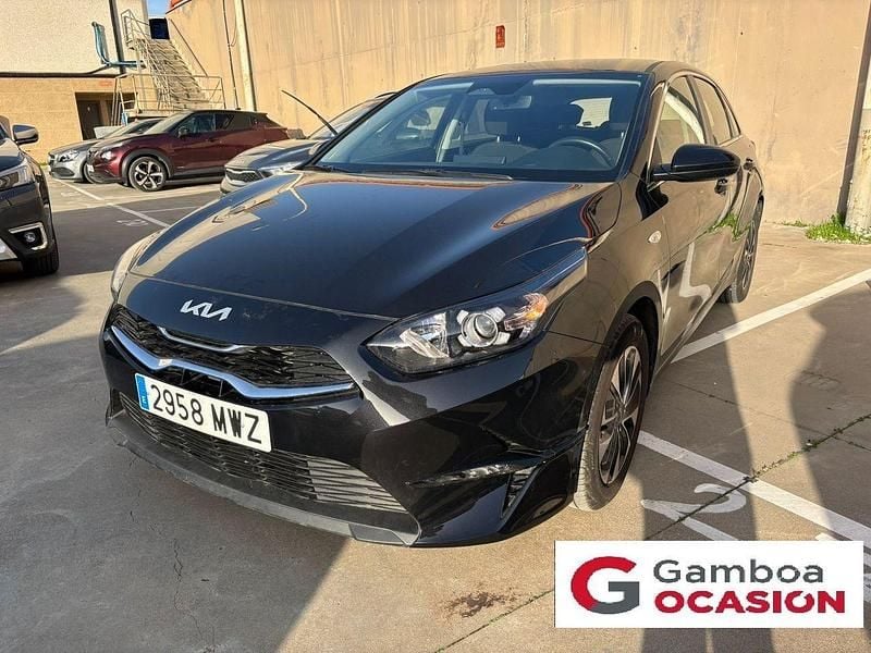 Usado Kia Ceed 100 CV (73 kW) 2024 Negro Utilitario