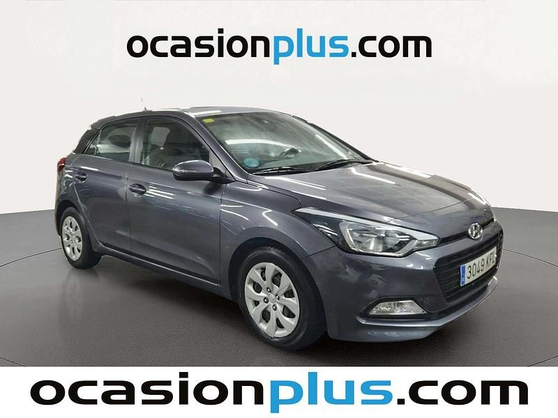 Usado Hyundai i20 100 CV (73 kW) 2017 Gris Utilitario