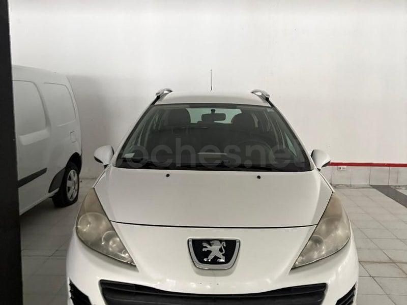 Usado Peugeot 207 90 CV (66 kW) 2010 Blanco Familiar