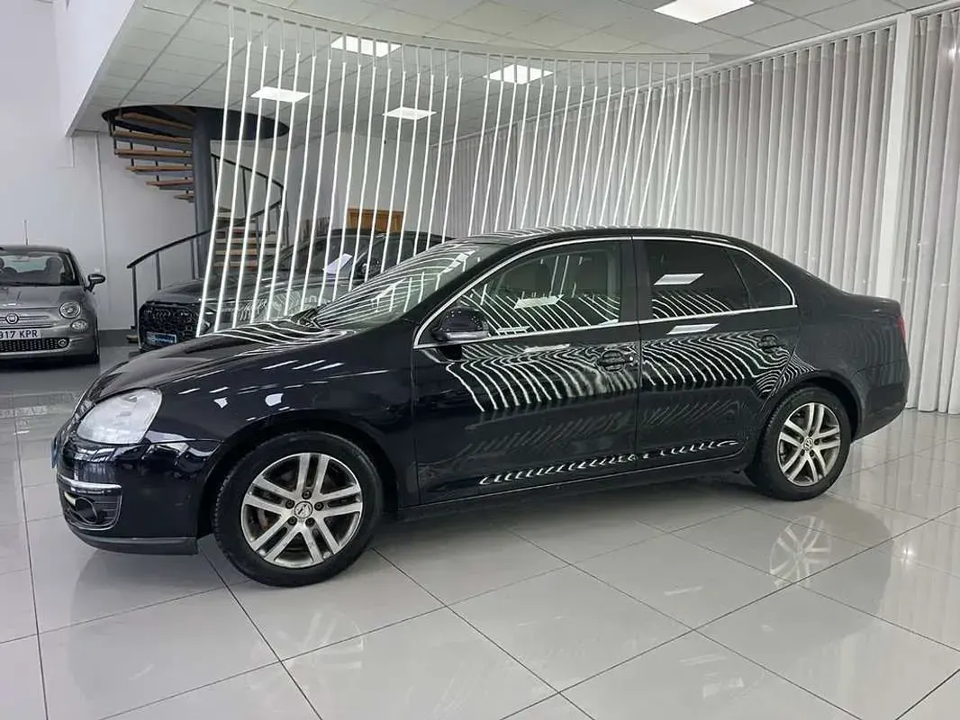 Usado VW Jetta Advance 140 CV (102 kW) 2007 Negro Berlina