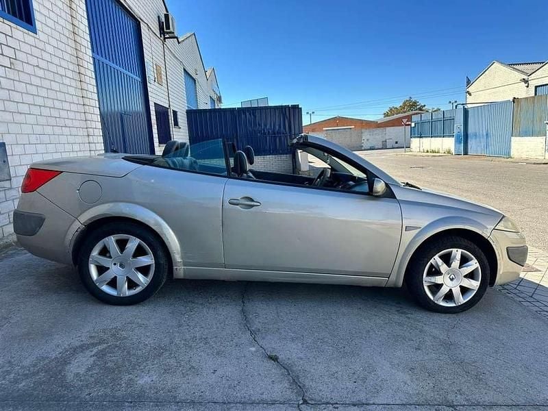Usado Renault Mégane Cabriolet Dynamique 111 CV (81 kW) 2007 Beige Descapotable