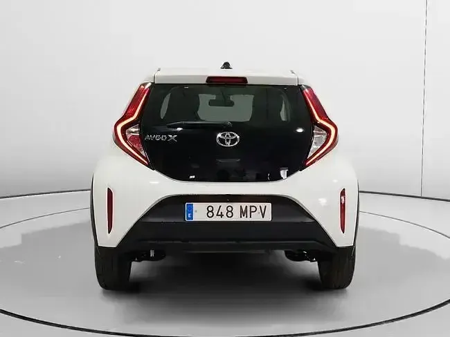 Usado Toyota Aygo X Play 72 CV (52 kW) 2024 Blanco SUV