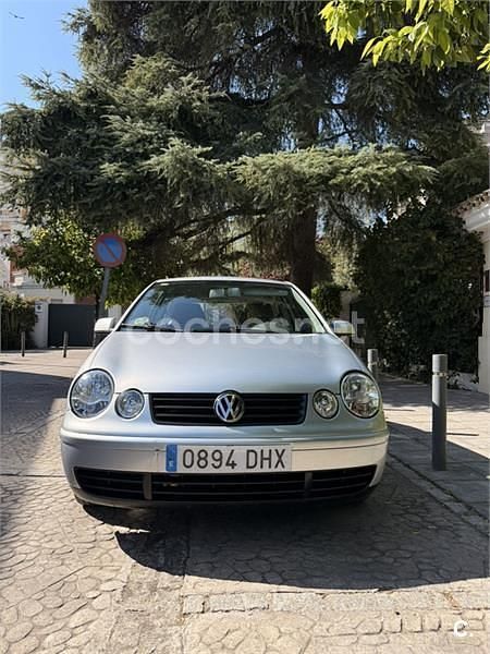 Usado VW Polo Match 75 CV (55 kW) 2005 Gris / plata Utilitario