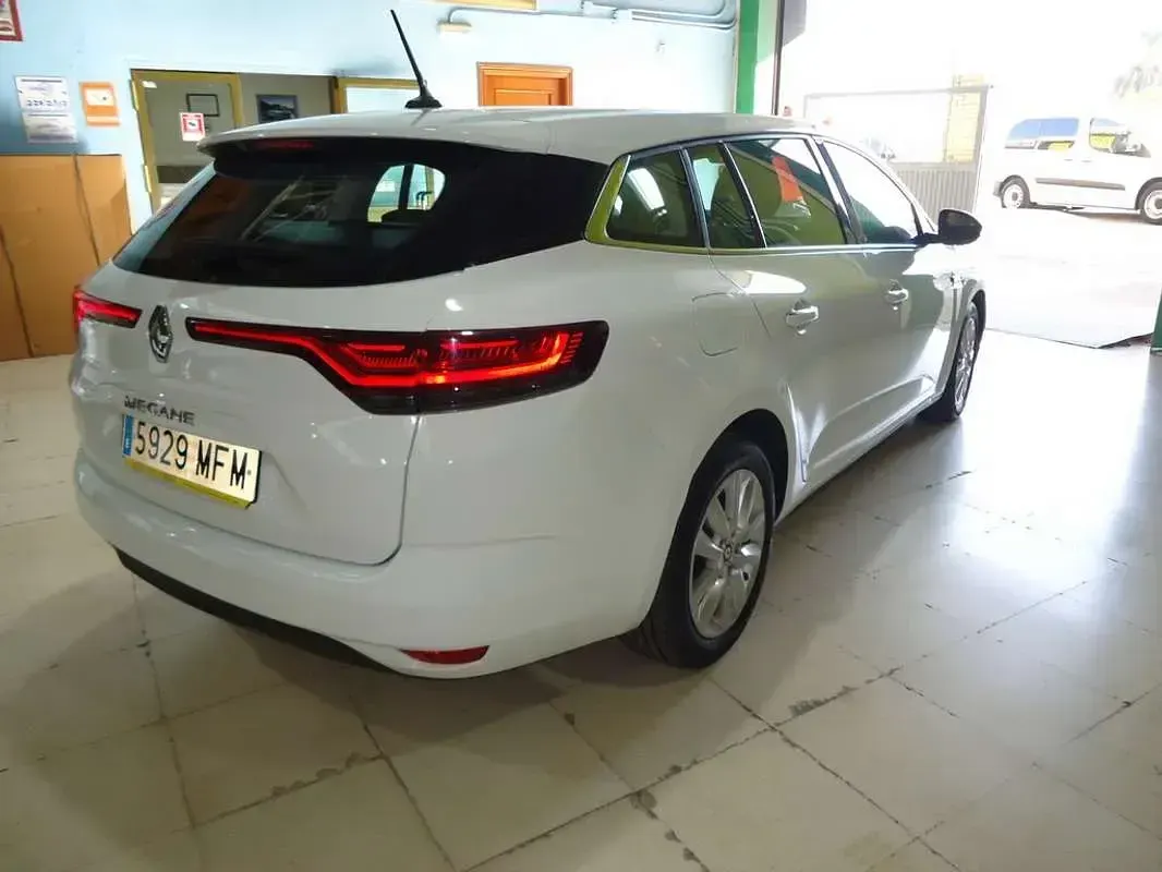 Usado Renault Mégane GrandTour Equilibre 116 CV (85 kW) 2023 Blanco Familiar