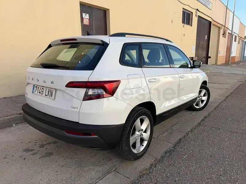 Usado Skoda Karoq Ambition 150 CV (110 kW) 2020 Blanco SUV