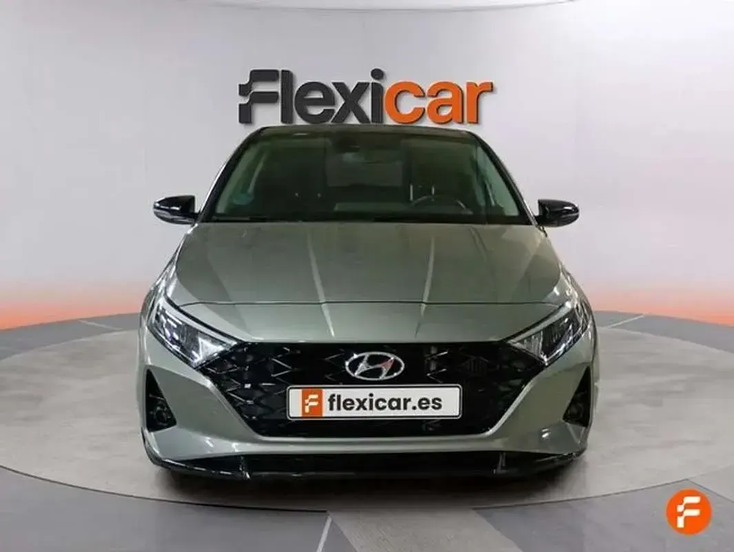 Usado Hyundai i20 101 CV (74 kW) 2022 Gris Utilitario