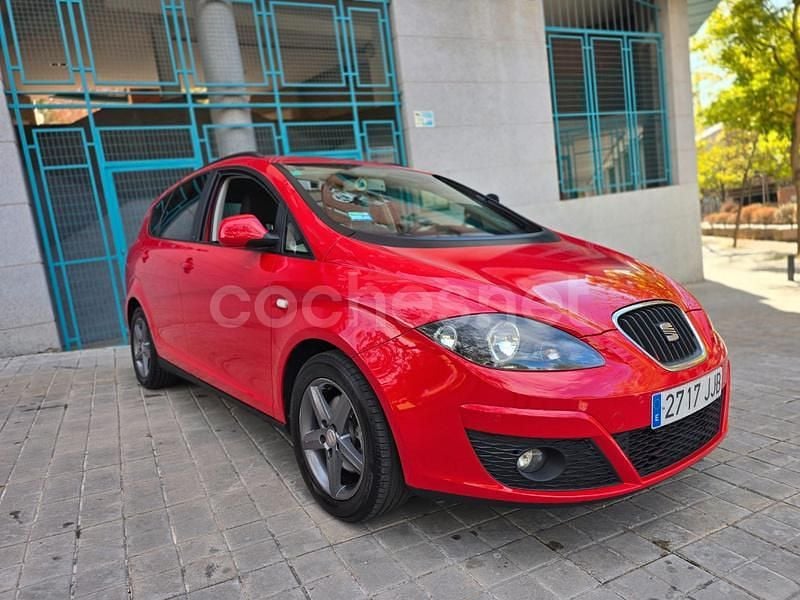 Usado Seat Altea XL I-Tech 105 CV (77 kW) 2015 Rojo Monovolumen