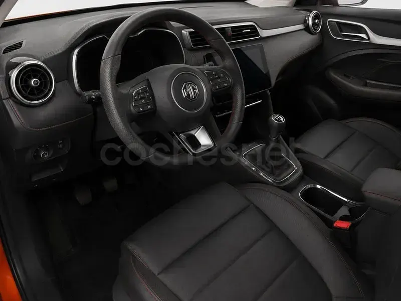Usado MG ZS Luxury 106 CV (77 kW) 2025 Naranja SUV