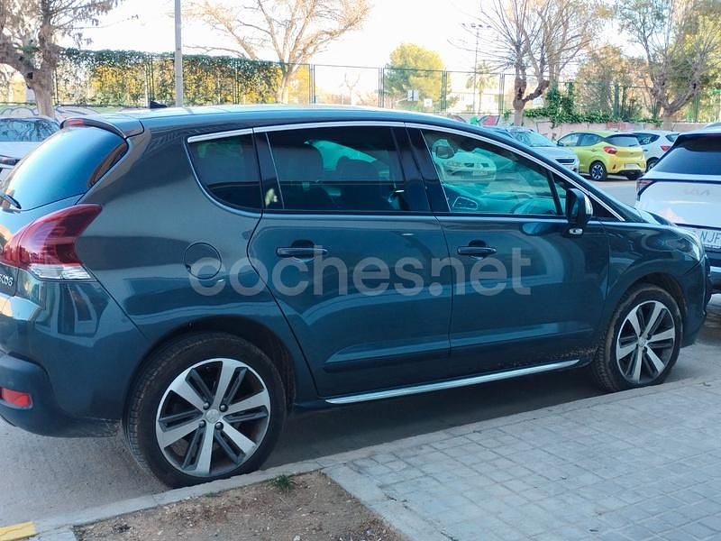 Usado Peugeot 3008 Allure 120 CV (88 kW) 2015 Gris / plata Berlina