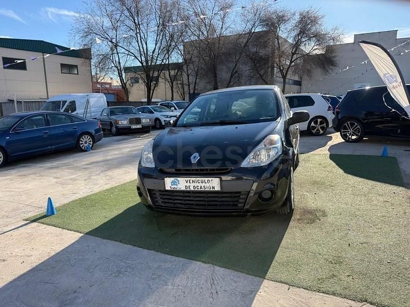 Usado Renault Clio II Authentique 75 CV (55 kW) 2010 Negro Berlina