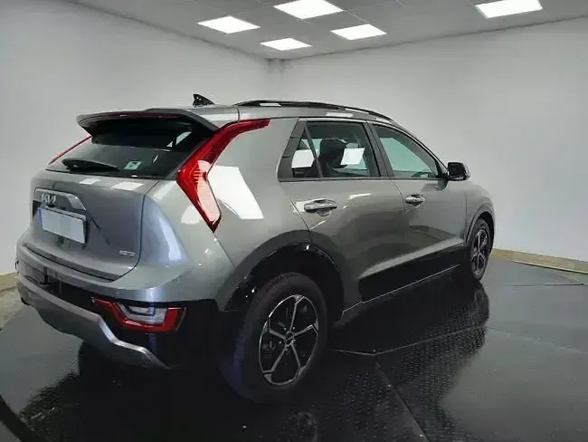 Usado Kia Niro 184 CV (135 kW) 2023 Gris SUV