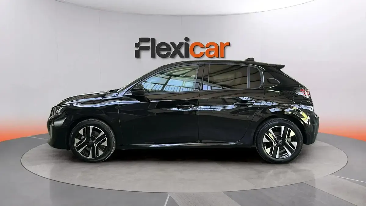 Usado Peugeot 208 Allure 101 CV (74 kW) 2025 Negro Utilitario