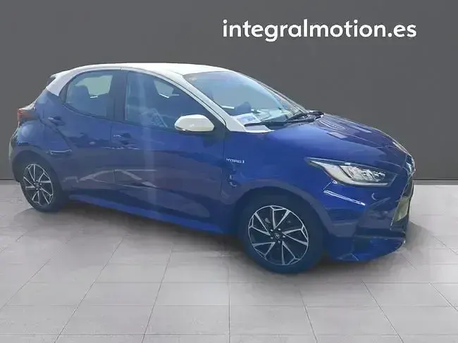 Usado Toyota Yaris Style 115 CV (84 kW) 2021 Azul Utilitario