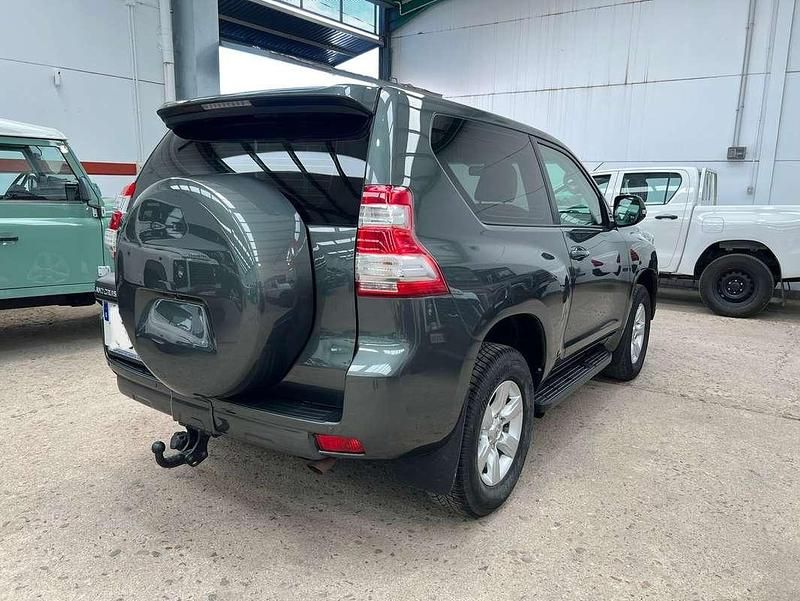 Usado Toyota Land Cruiser 177 CV (130 kW) 2017 Verde SUV