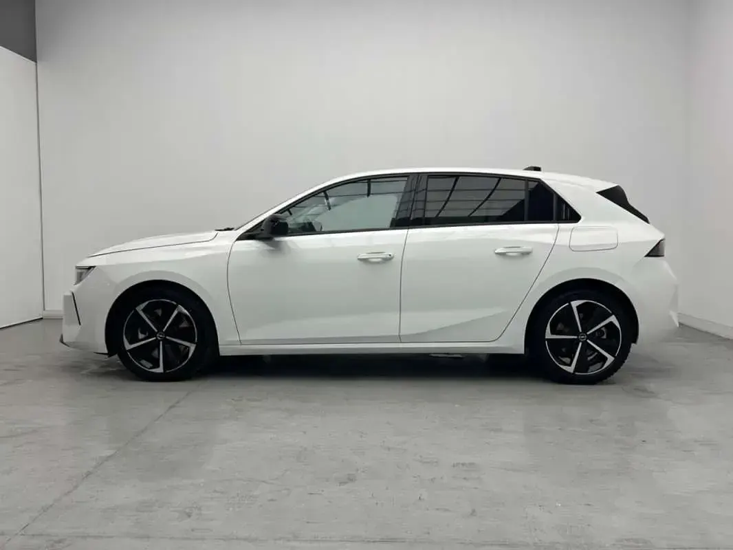 Usado Opel Astra Edition 179 CV (131 kW) 2023 Blanco Utilitario