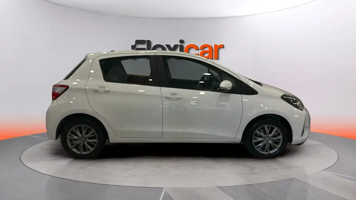 Usado Toyota Yaris Active 111 CV (81 kW) 2018 Blanco Berlina