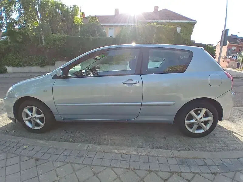 Usado Toyota Corolla Sol 110 CV (80 kW) 2006 Azul Berlina