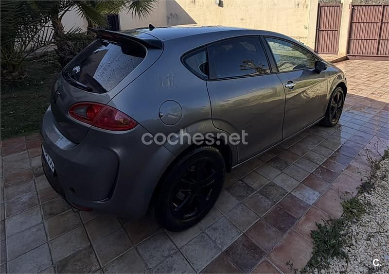 Usado Seat Leon Stylance 102 CV (75 kW) 2008 Gris / plata Utilitario