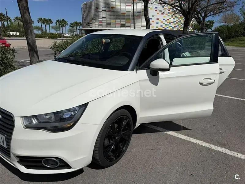 Usado Audi A1 Sportback Attraction 90 CV (66 kW) 2012 Blanco Utilitario