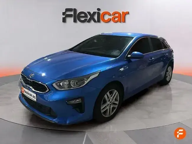 Begagnad Kia Ceed 120 HK (88 kW) 2021 Blå Halvkombi