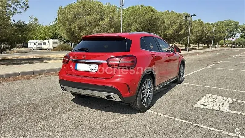 Usado Mercedes GLA200 136 CV (100 kW) 2018 Rojo SUV