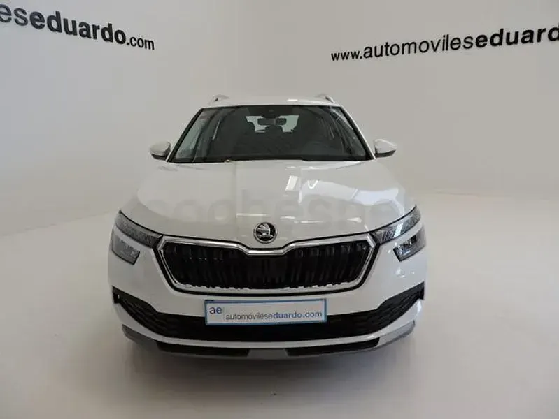 Usado Skoda Kamiq Ambition 110 CV (80 kW) 2021 Blanco SUV